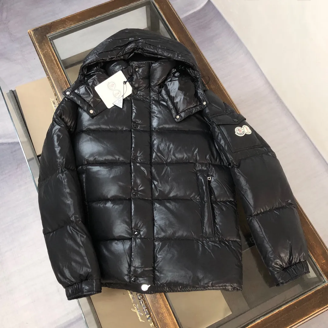 P390 Moncler/ 2026 70 、 。 DNA ， ， 。 Classic ， 、 。 Classic 70 。 Quality， 90 ，Premium Quality ， ，Black ！ Sizes M-3XL